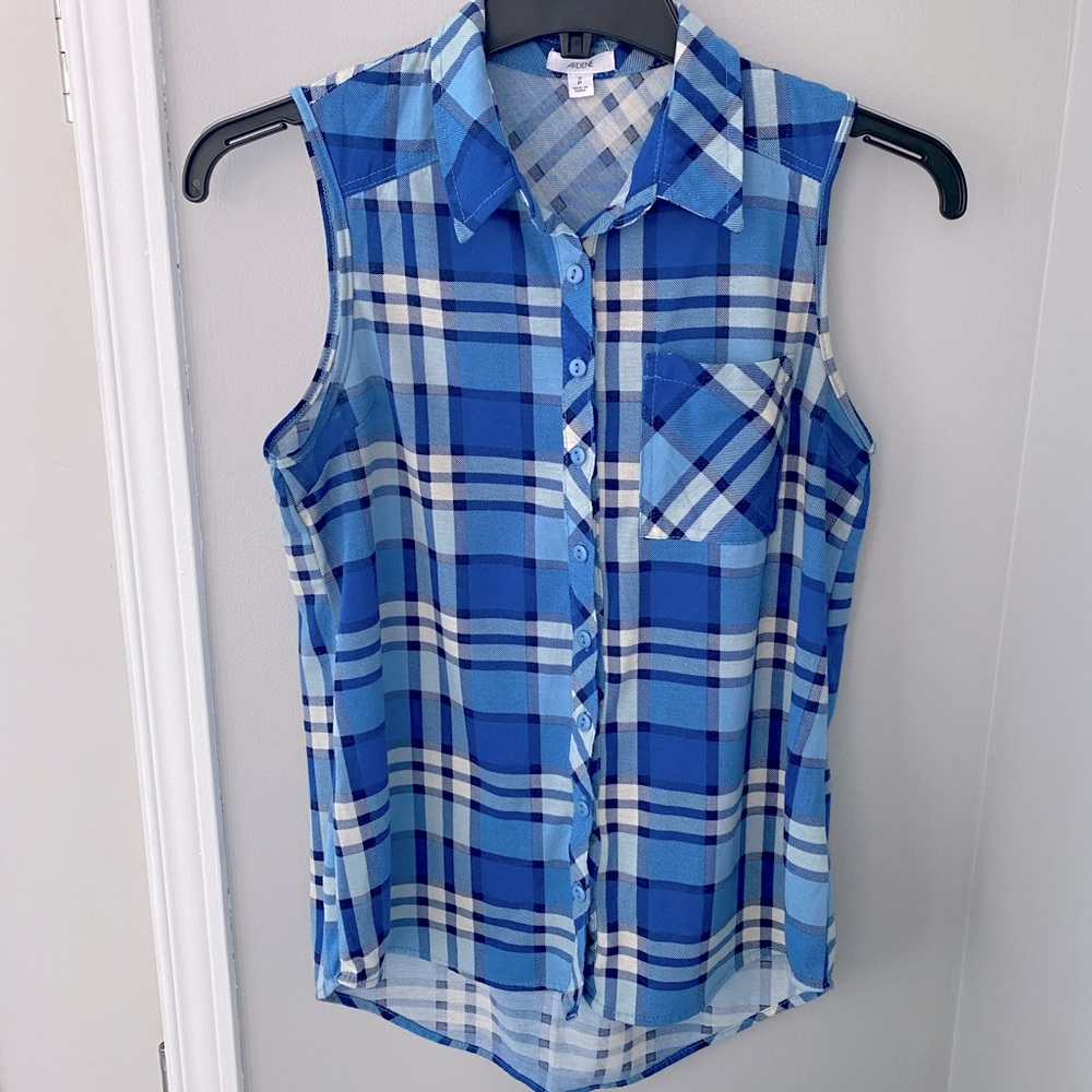 Ardene • 2tone blue button down sleeveless shirt - Picture 3 of 7